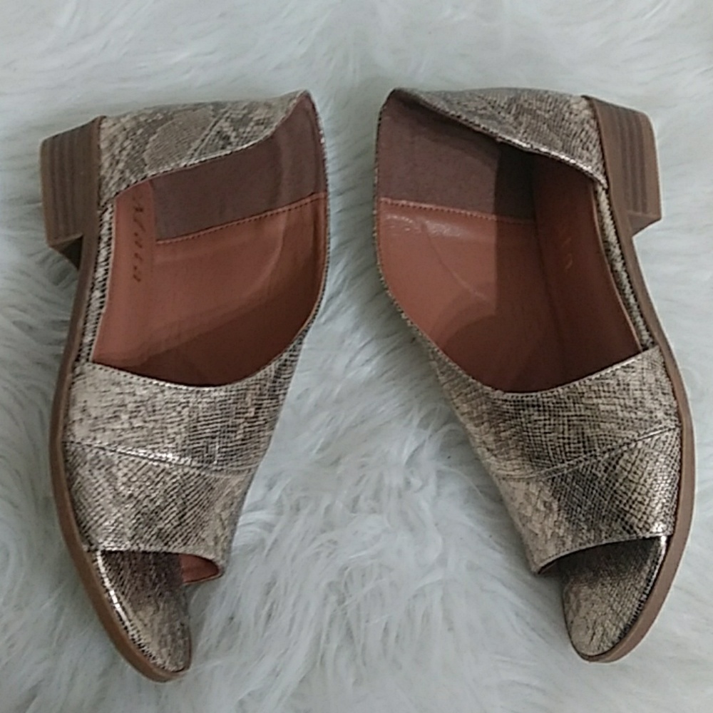 New MATA Cut Out Snakeskin Stacked Heel Sandal - Picture 4 of 7